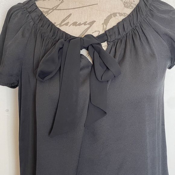 Loft Womens Blouse Size XS Black Split Neck Tied Short Sleeve Pleated Pullover - Picture 4 of 12